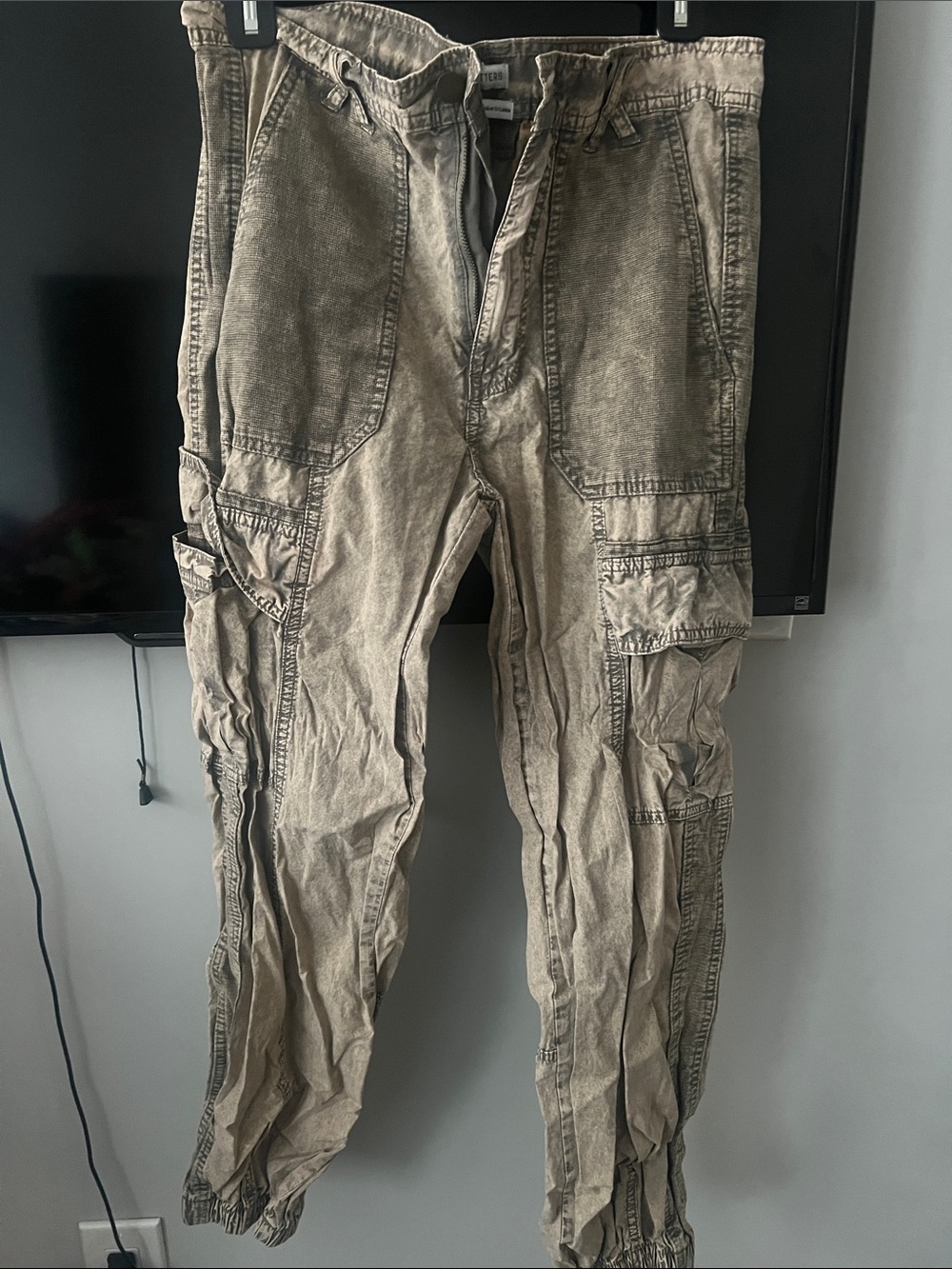 Urban Outfitters Men's Cargo Pants in Beige-Tan